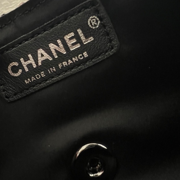 AUTHENTIC-Vintage Chanel Sequined Classic Flap Handbag ( Color: Black/Silver) - Picture 15 of 16